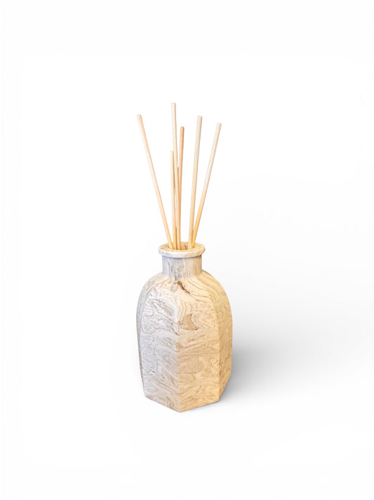 Small oil diffuser